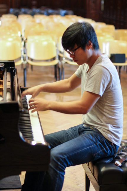 Alejandro Sung hyun Cho en un concierto de Piano en el Centro Cultural Kirchner, Buenos Aires, Argentina